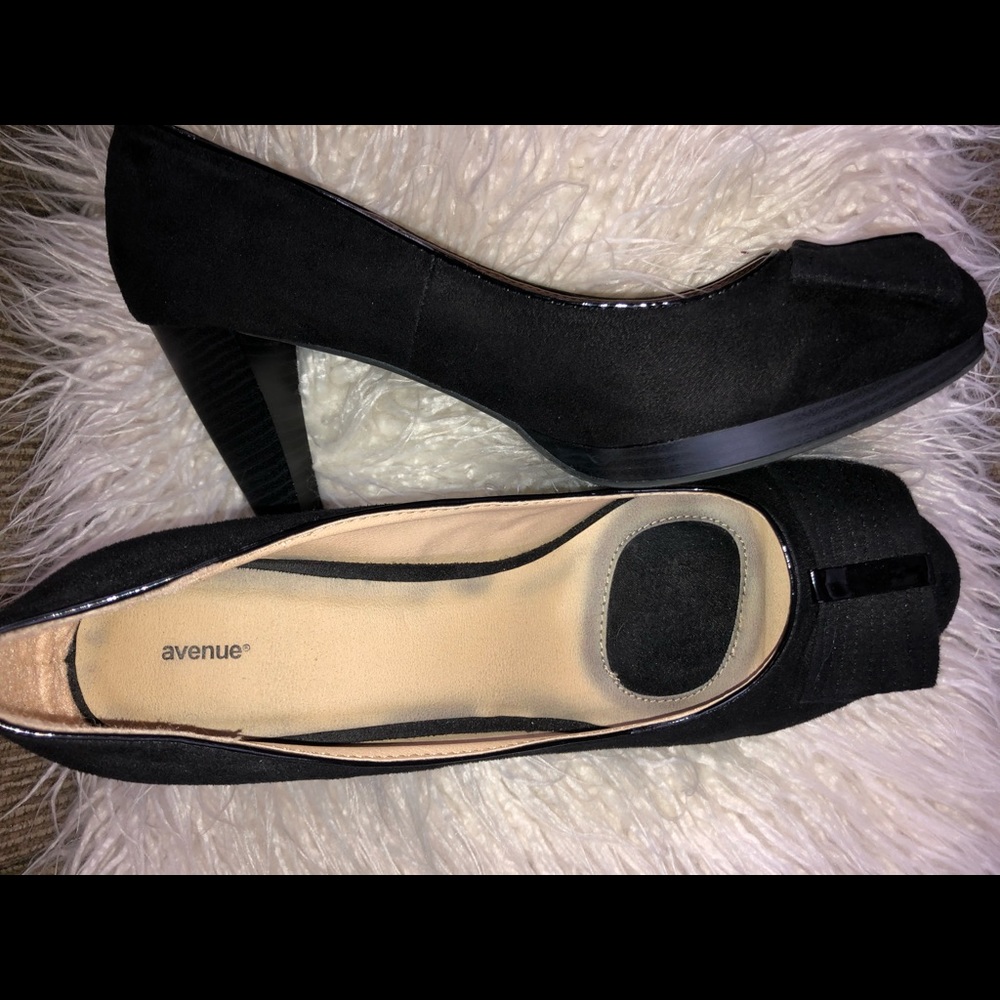 Size 13WW Avenue heels